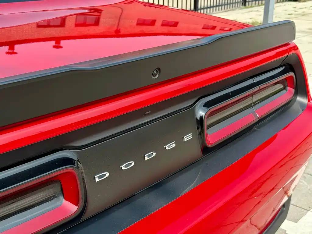 Dodge  2017 — фото 10
