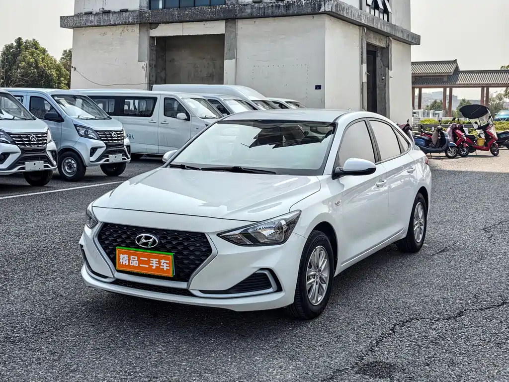 Hyundai Elantra 2021 — фото 1