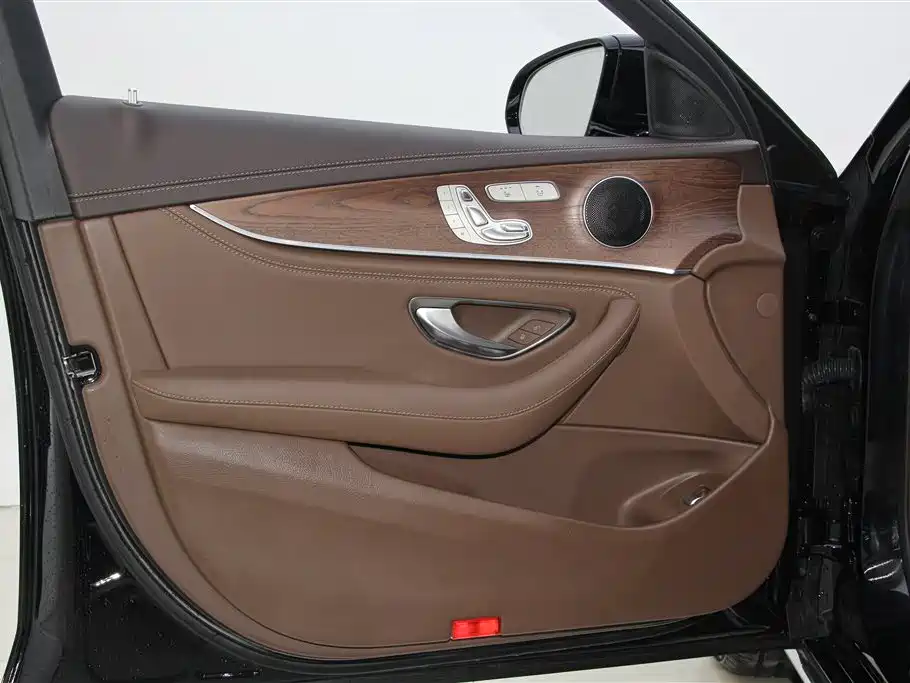 Mercedes-Benz E-Class 2023 — фото 16