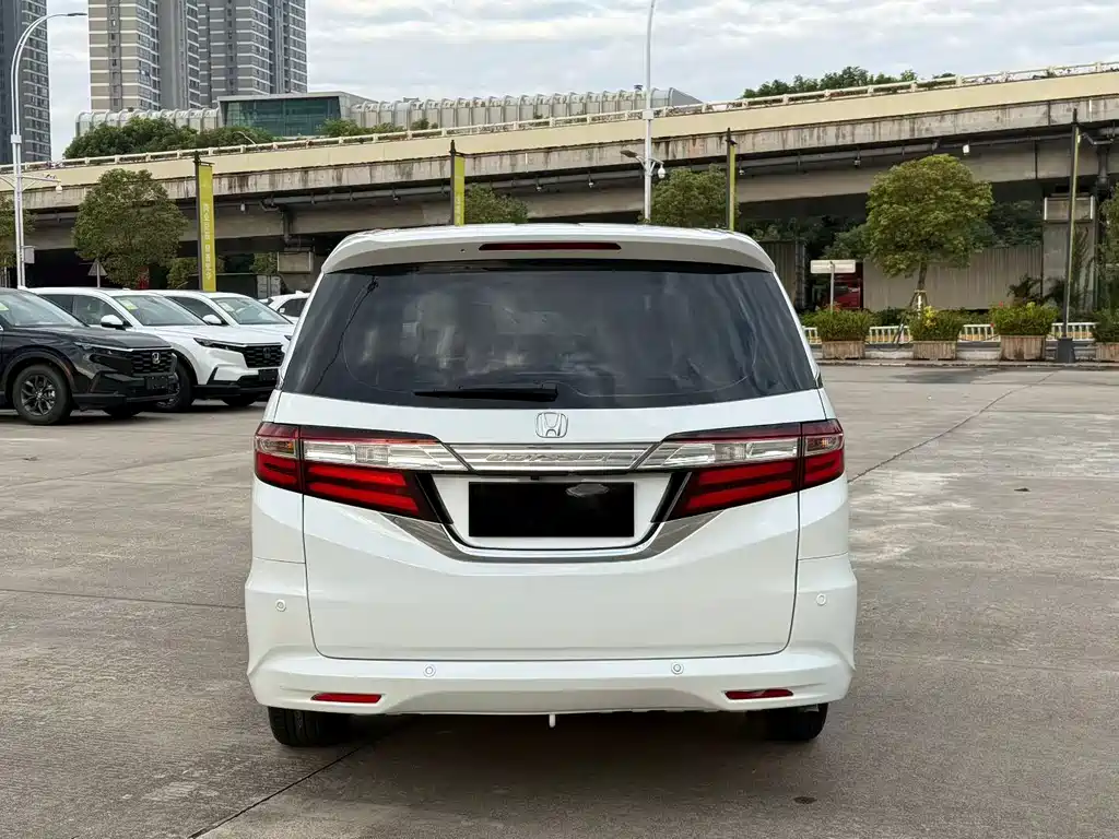Honda Odyssey 2018 — фото 8