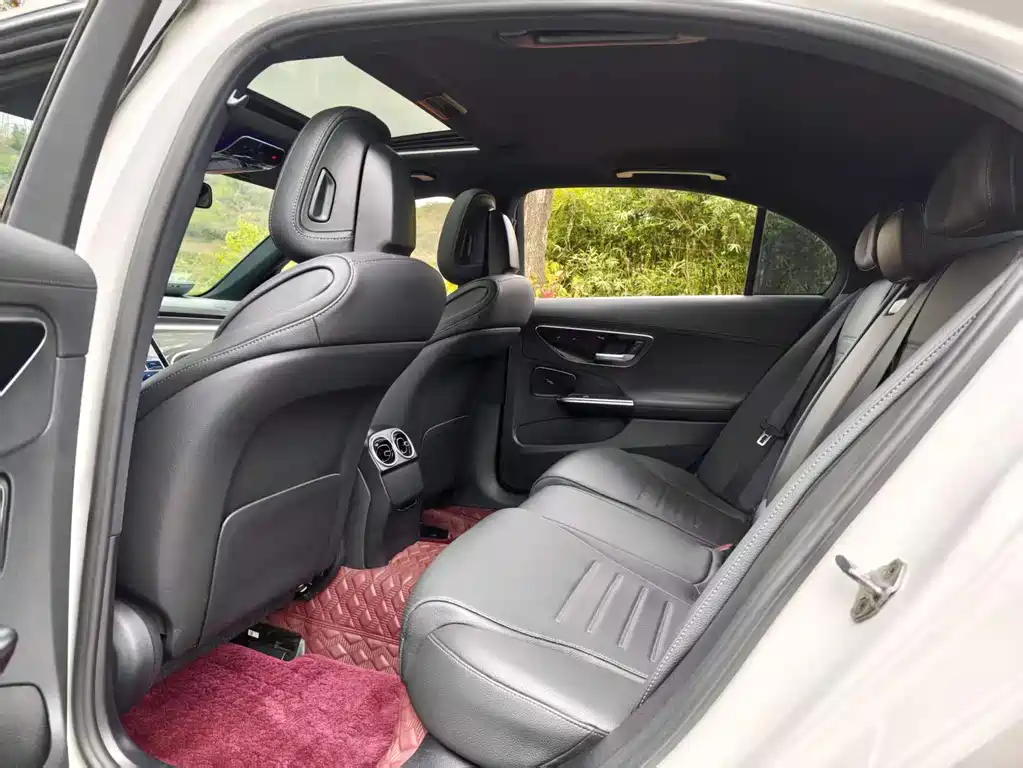 Mercedes-Benz C-Class 2023 — фото 7