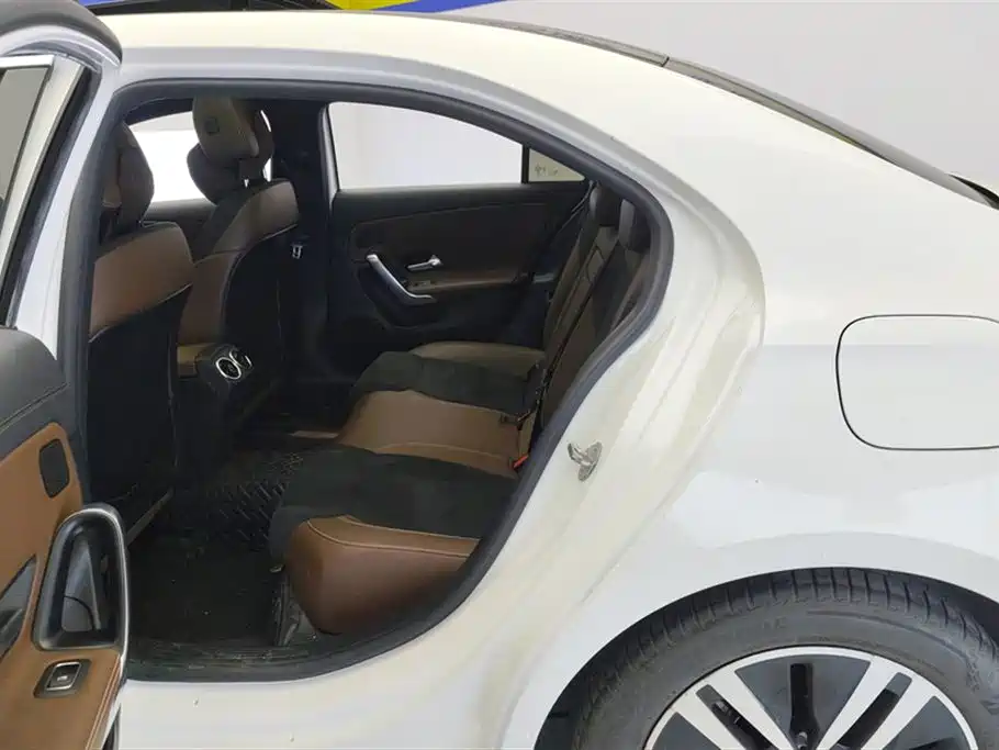 Mercedes-Benz A-Class 2019 — фото 11