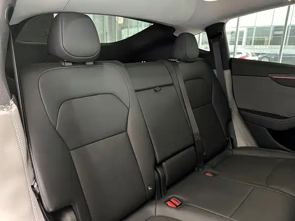 Tesla Model Y 2025