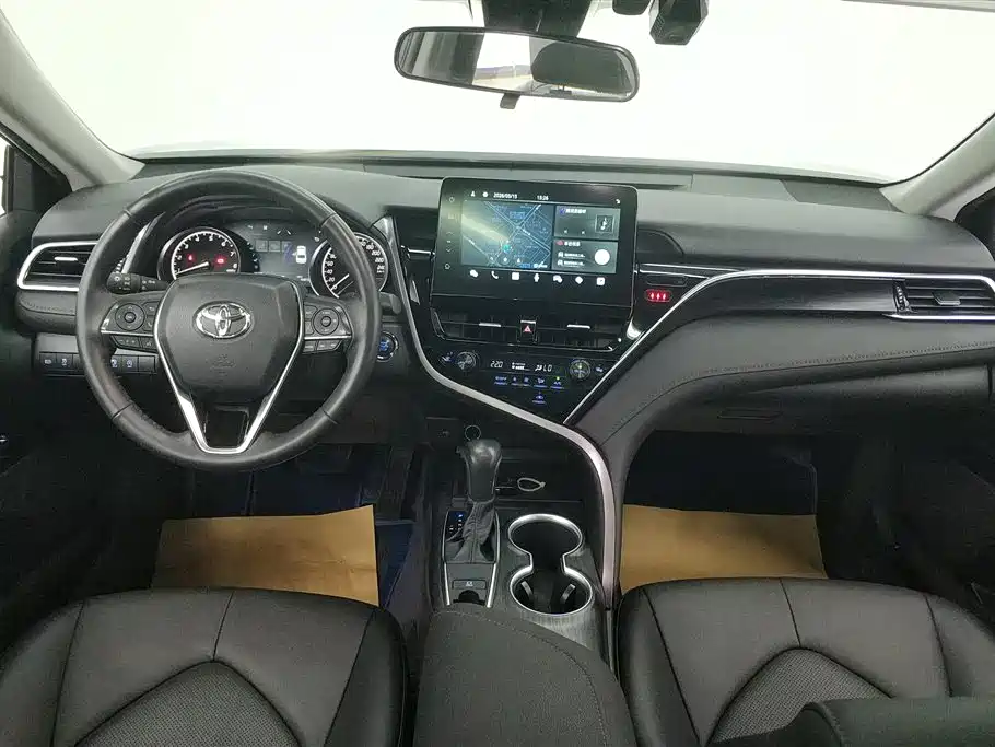 Toyota Camry 2023 — фото 12