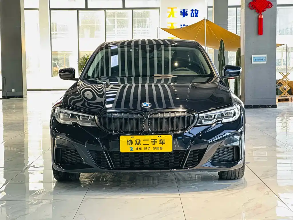 BMW 3 Series 2022 — фото 1