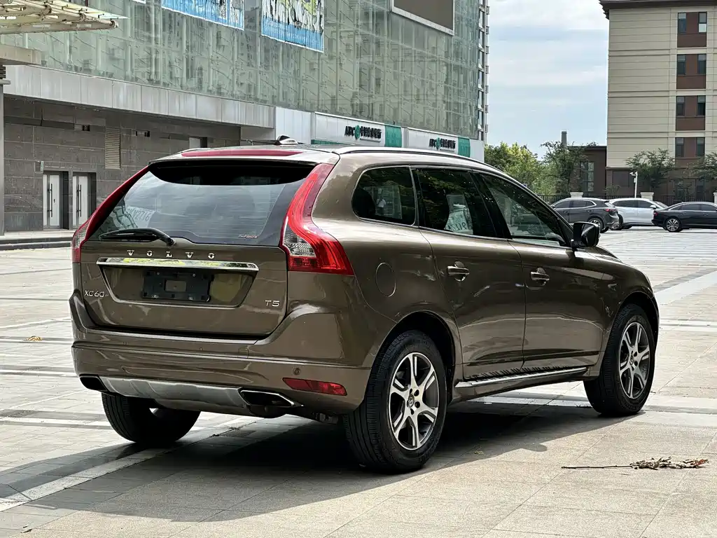 Volvo XC60 2014 — фото 12