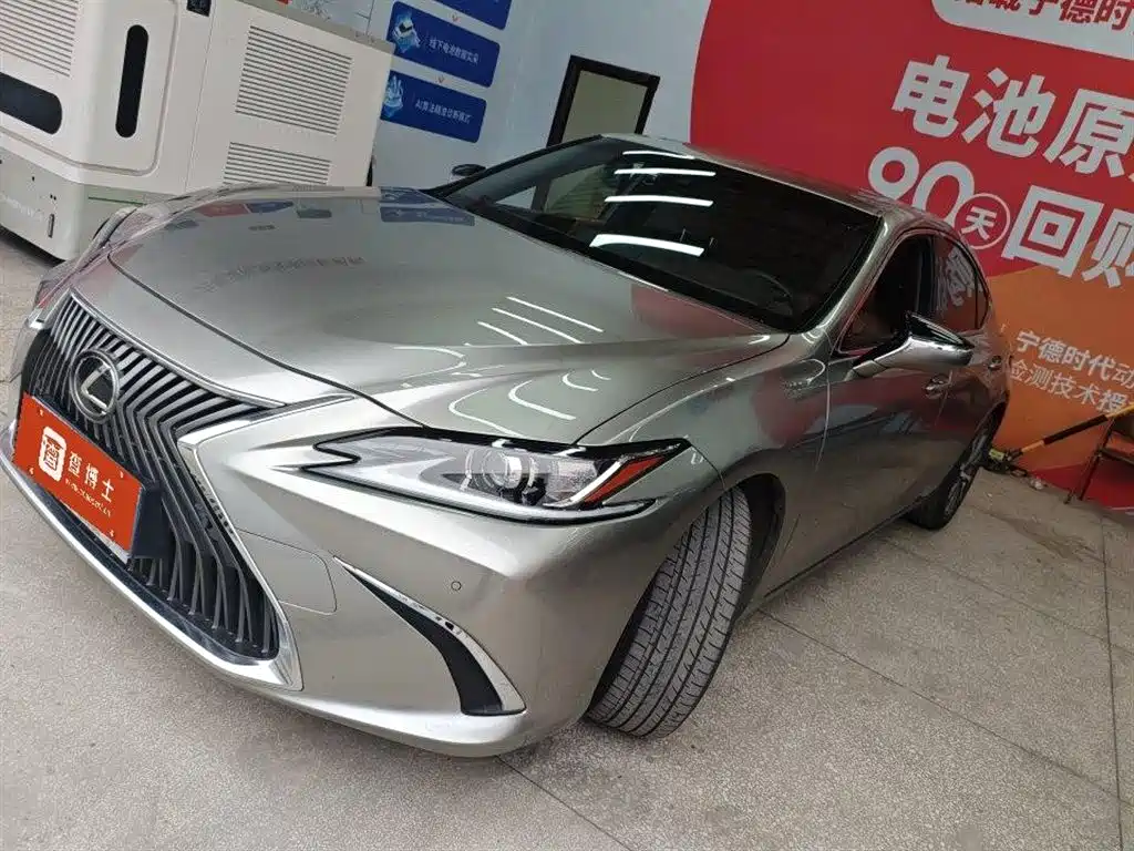 Lexus ES 2021 — фото 1