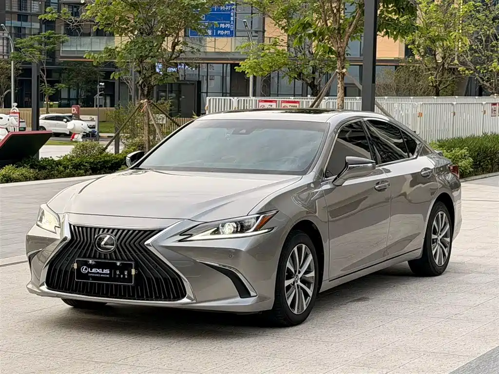 Lexus ES 2021