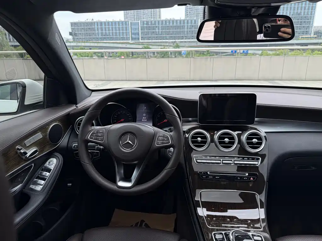 Mercedes-Benz GLC 2017 — фото 11