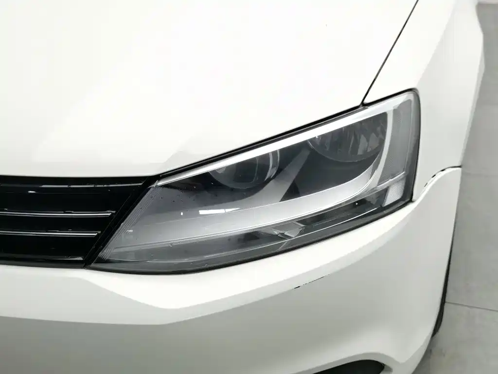 Volkswagen Sagitar 2015