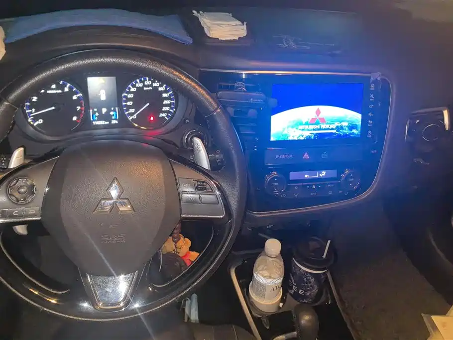 Mitsubishi Outlander 2018 — фото 12