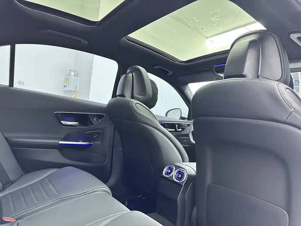 Mercedes-Benz C-Class 2024 — фото 14
