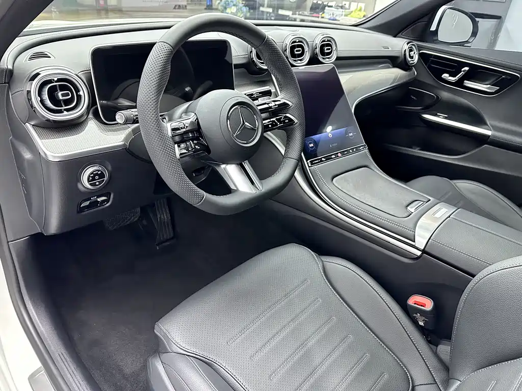 Mercedes-Benz C-Class 2024 — фото 12