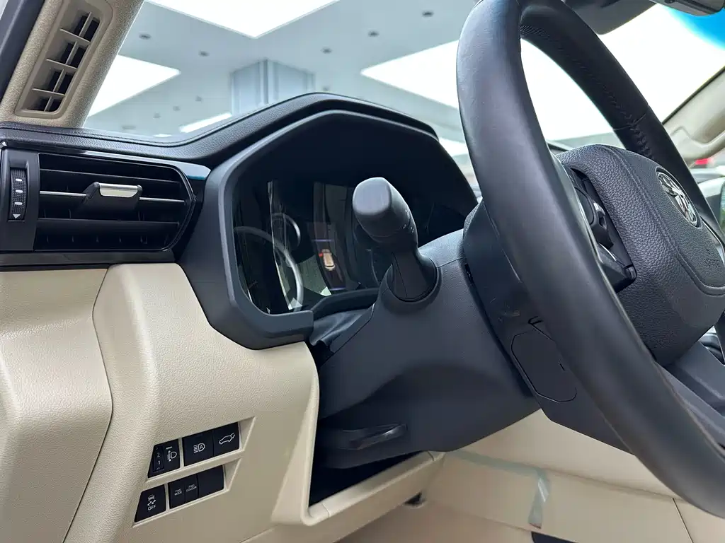 Toyota Land Cruiser 2025 — фото 12