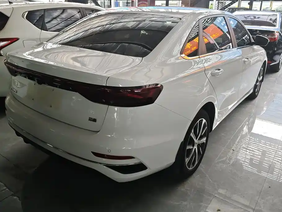 Geely Emgrand 2023