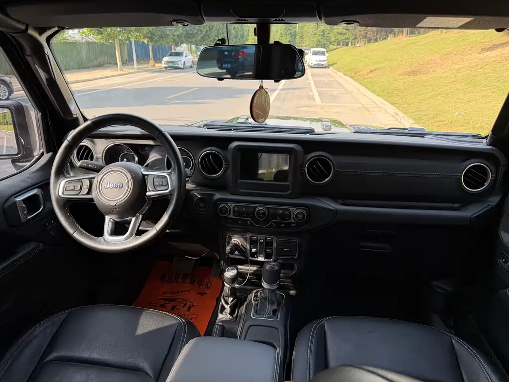 Jeep Wrangler 2021 — фото 11