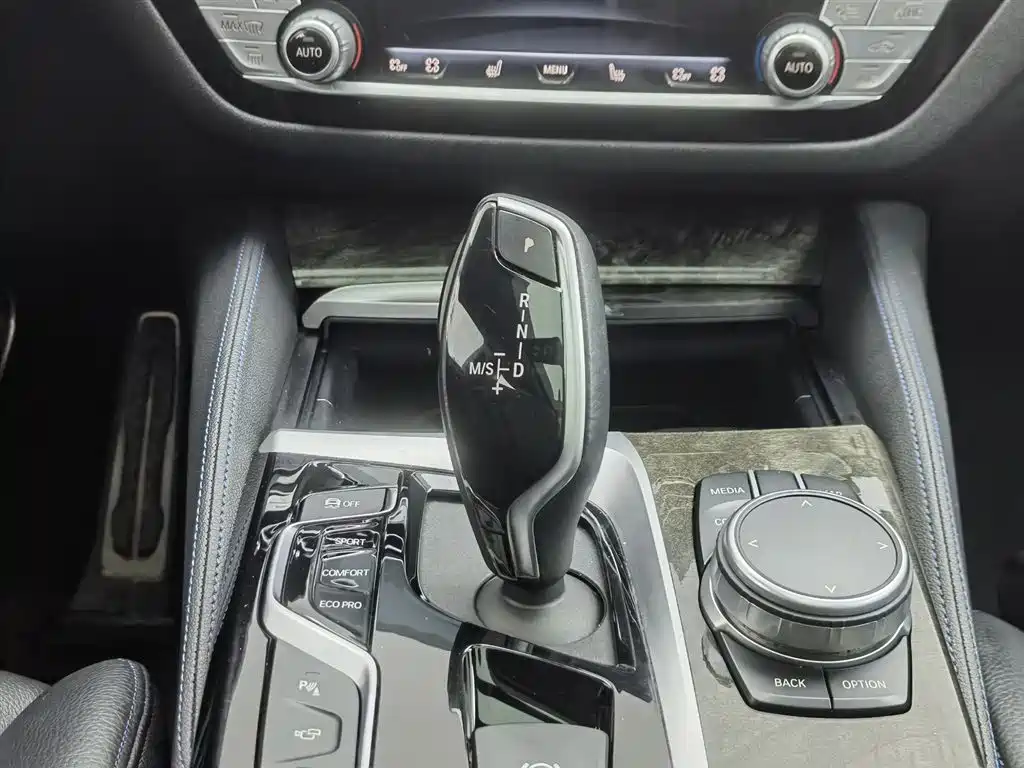 BMW 6 Series GT 2020 — фото 13