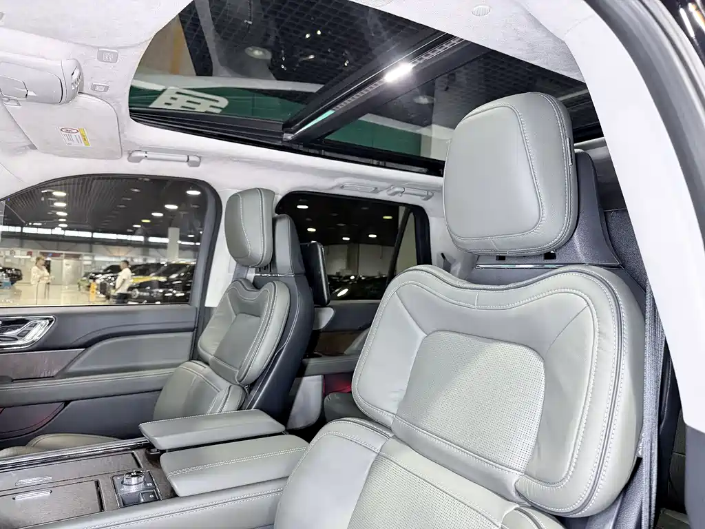 Lincoln Navigator 2023 — фото 6