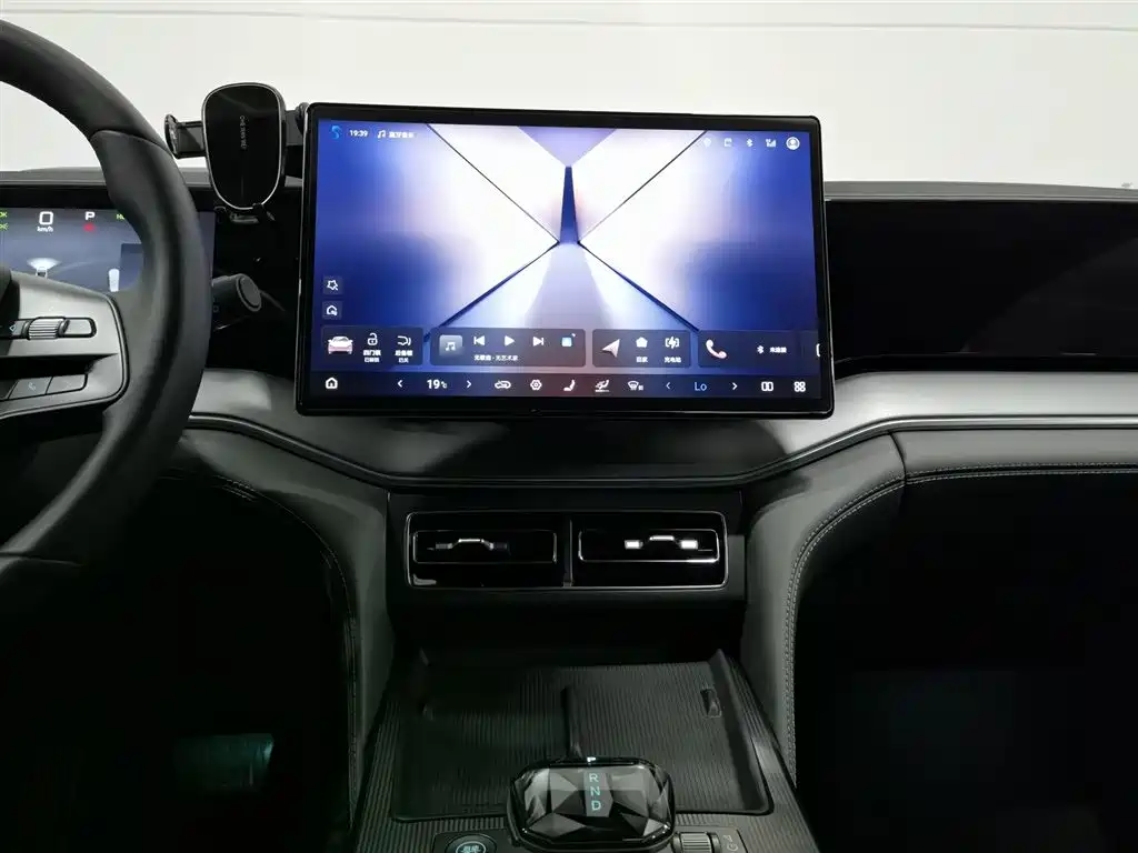 BYD L DM-i 2025 — фото 12