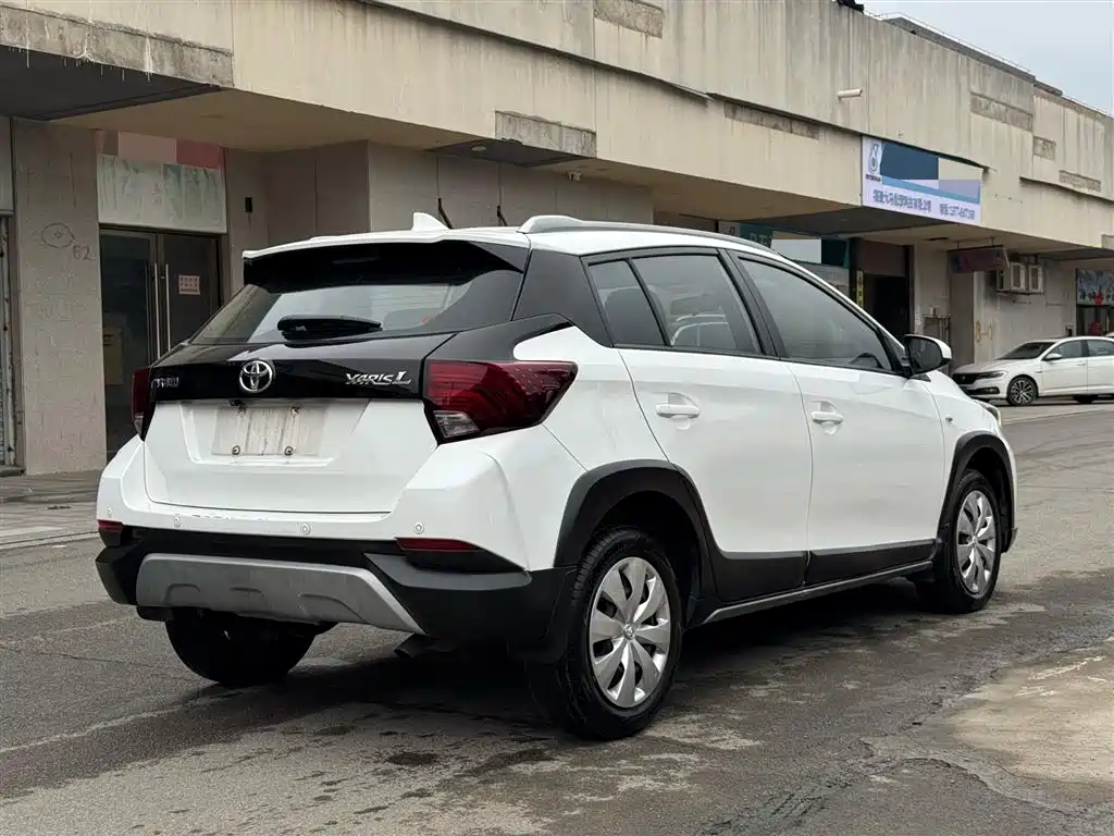 Toyota Yaris L 2021 — фото 4