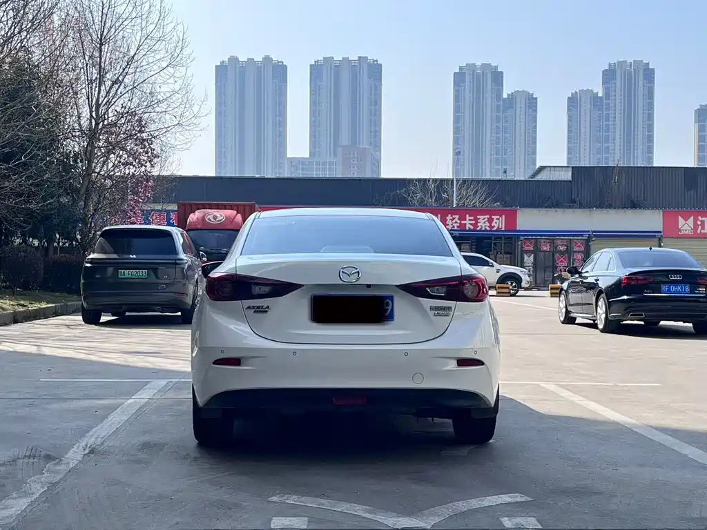 Mazda 3 Axela 2019 — фото 4