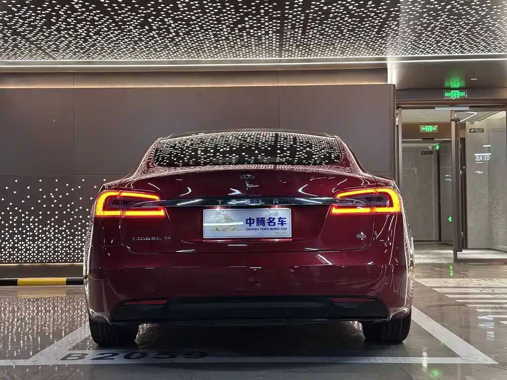 Tesla Model S 2017 — фото 34
