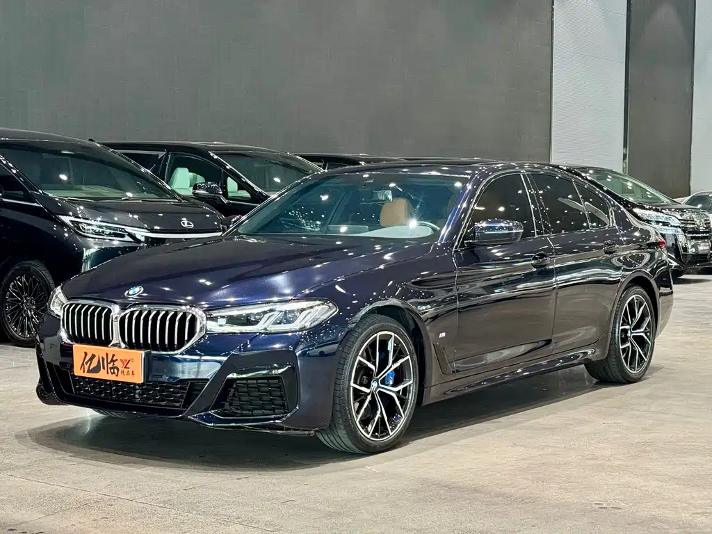 BMW 5 Series 2023 — фото 1