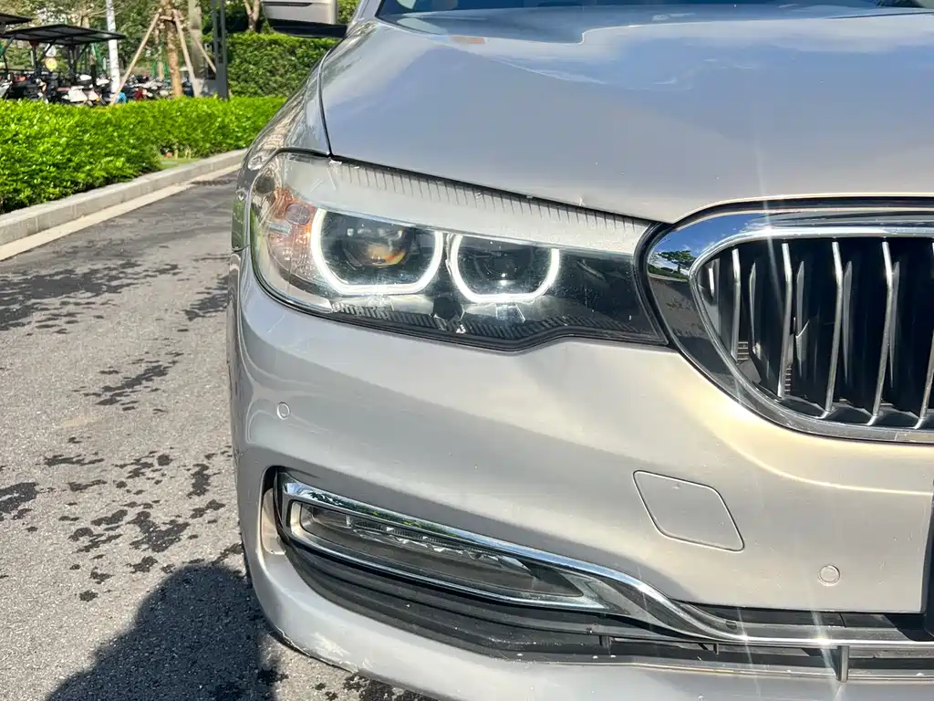 BMW 5 Series 2017 — фото 9