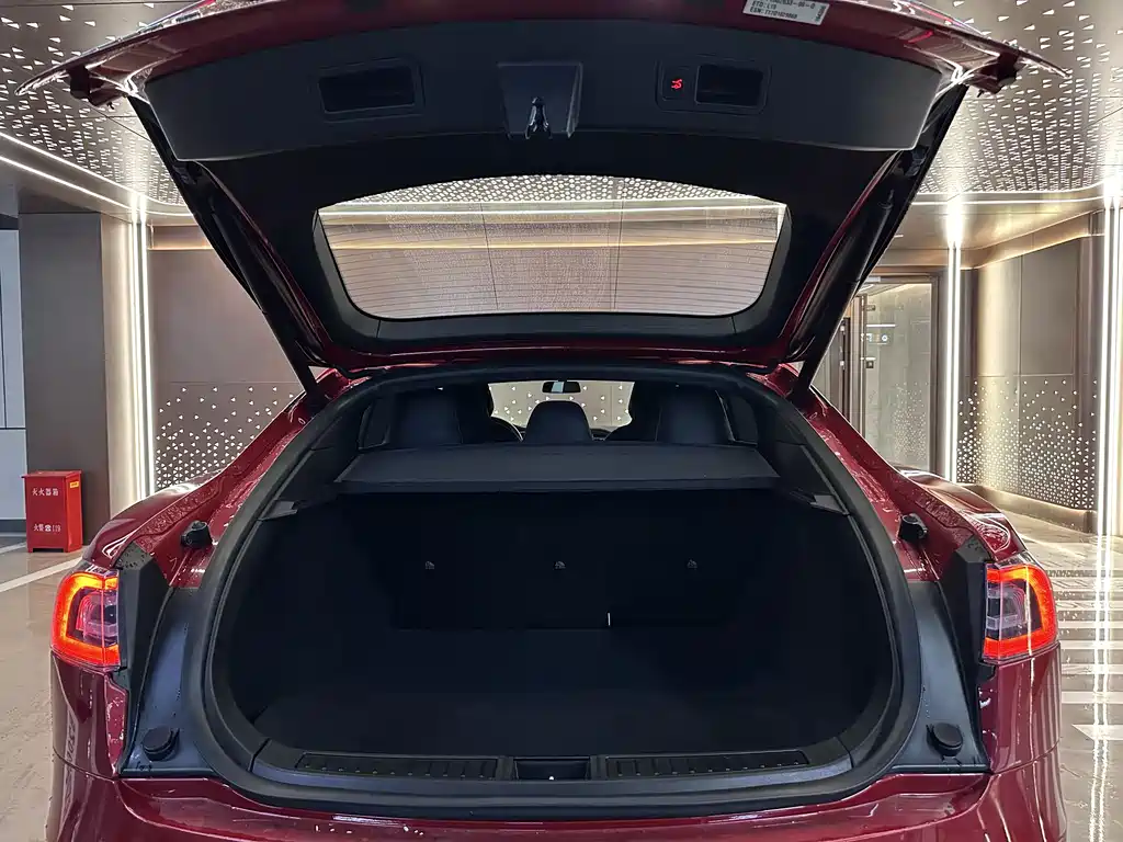 Tesla Model S 2017 — фото 36