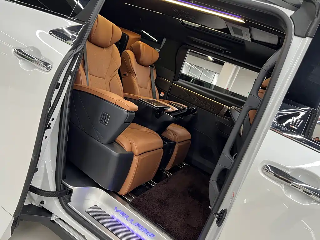Toyota Vellfire 2024 — фото 14