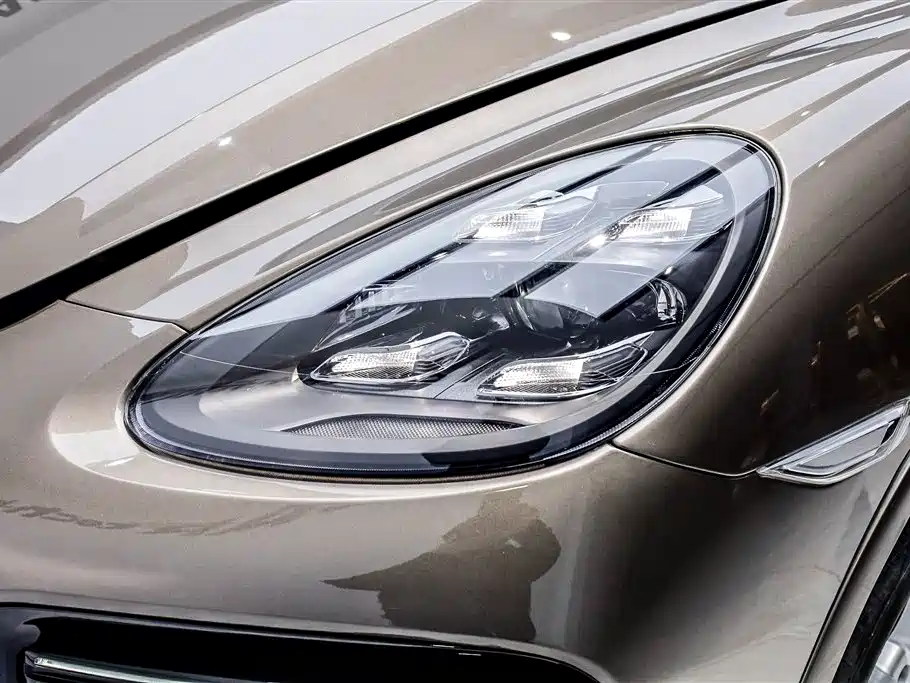 Porsche Cayenne 2012 — фото 15