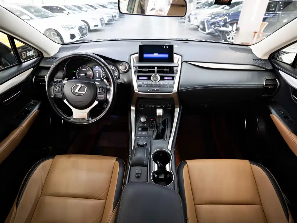 Lexus NX 2016 — фото 13