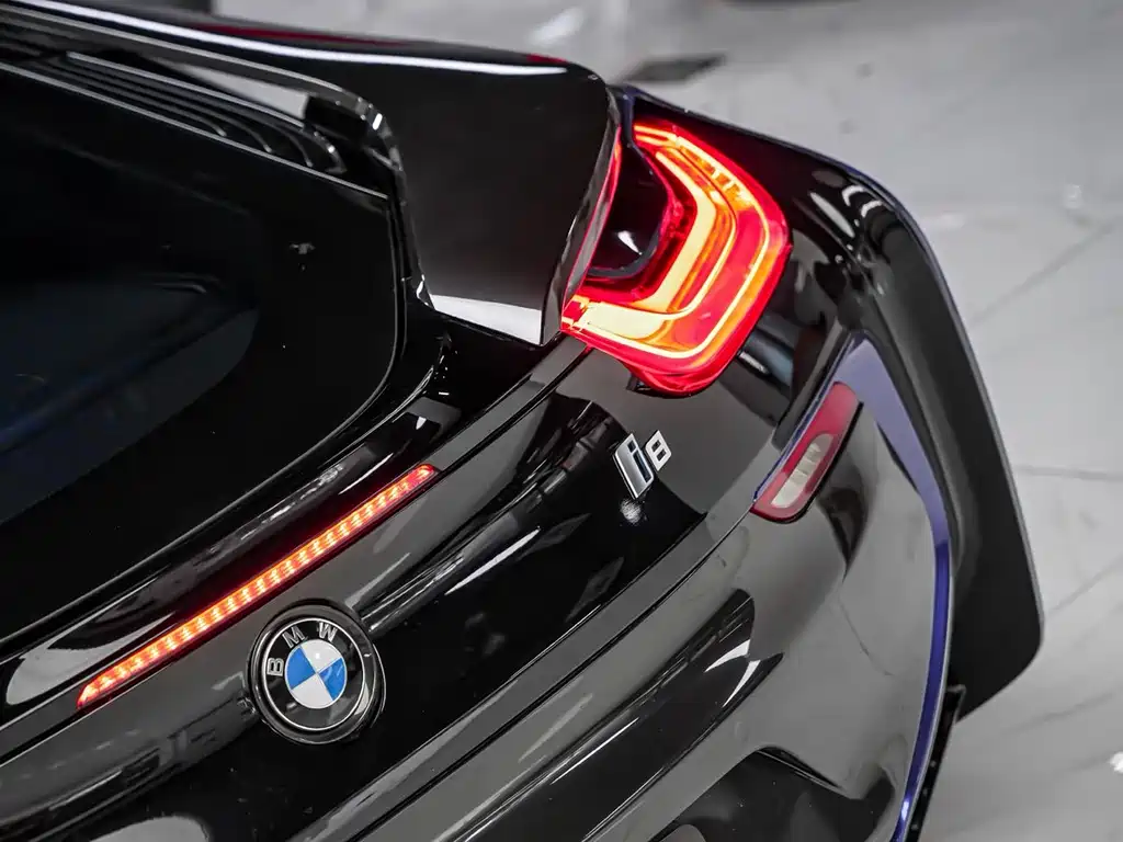 BMW i8 2017 — фото 17
