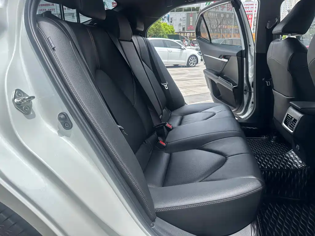 Toyota Camry 2021 — фото 10