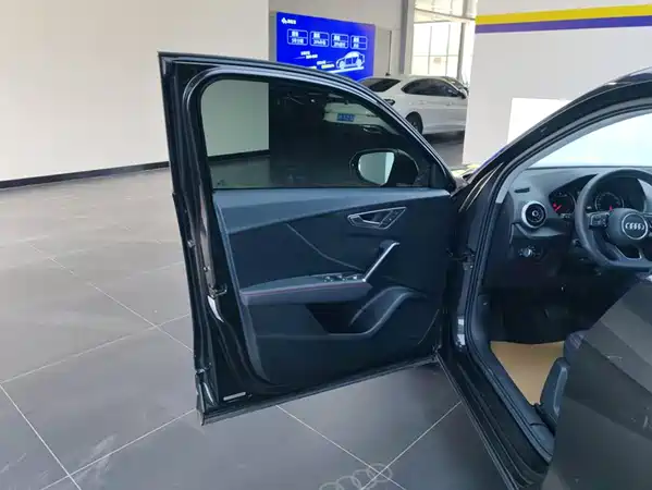 Audi Q2L 2021