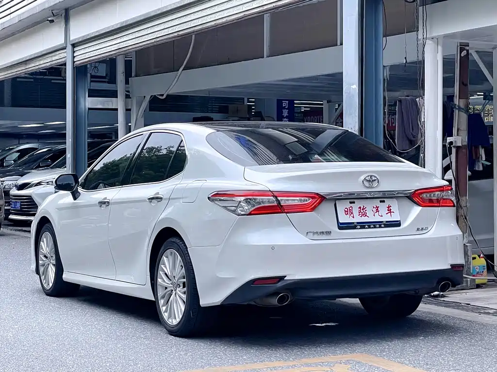 Toyota Camry 2019 — фото 4