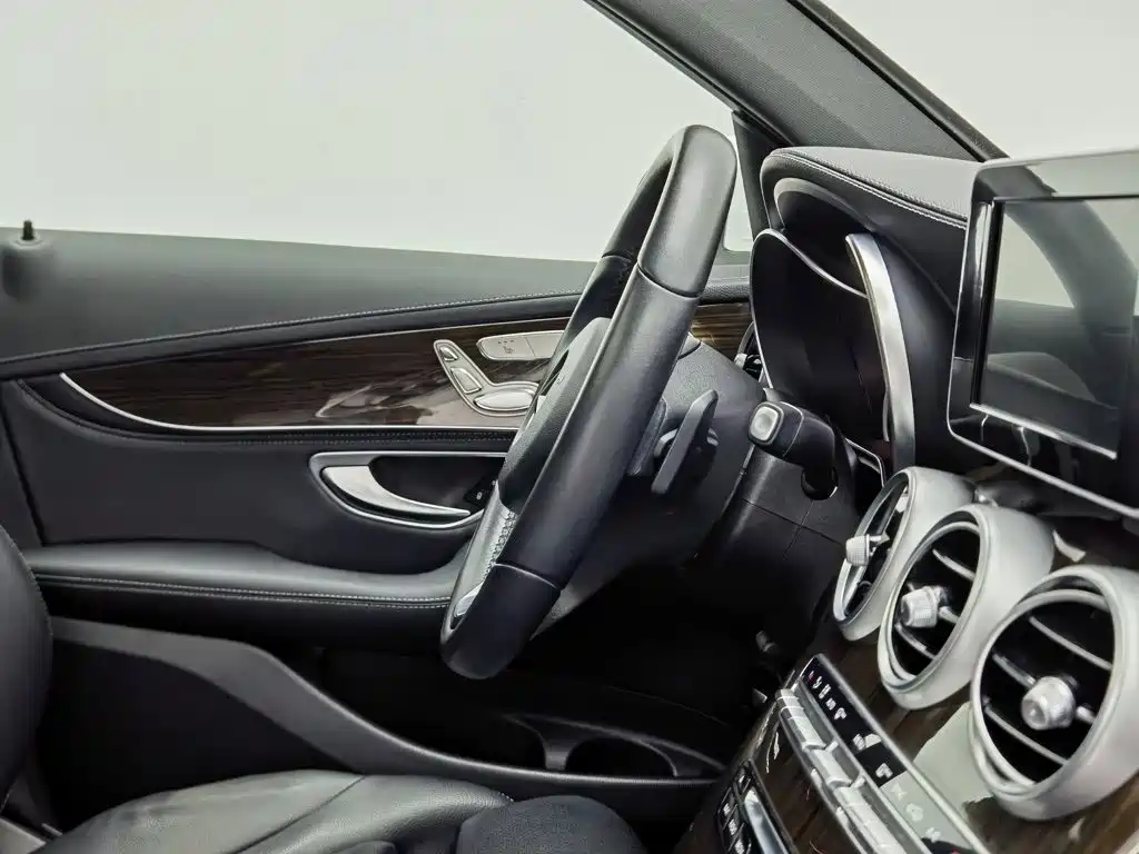Mercedes-Benz GLC 2018 — фото 22