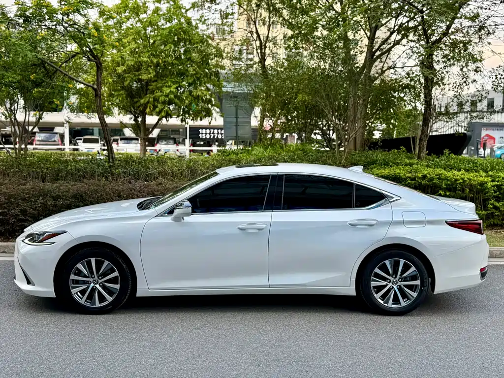 Lexus ES 2020 — фото 3