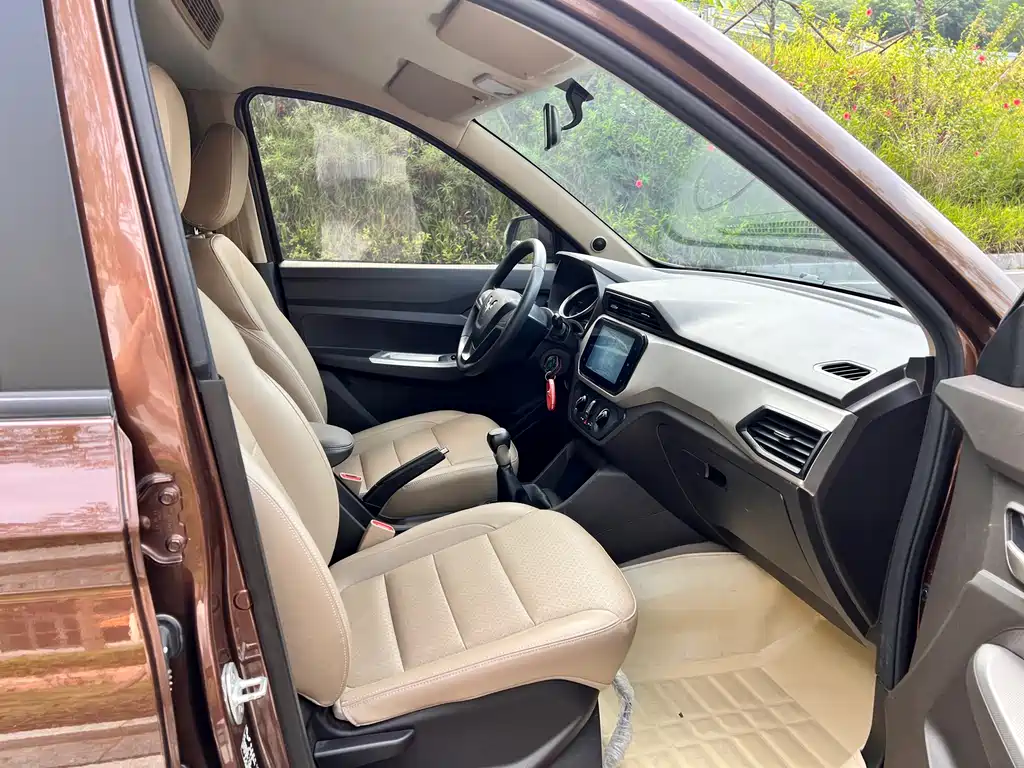 Wuling Hongguang 2019 — фото 10