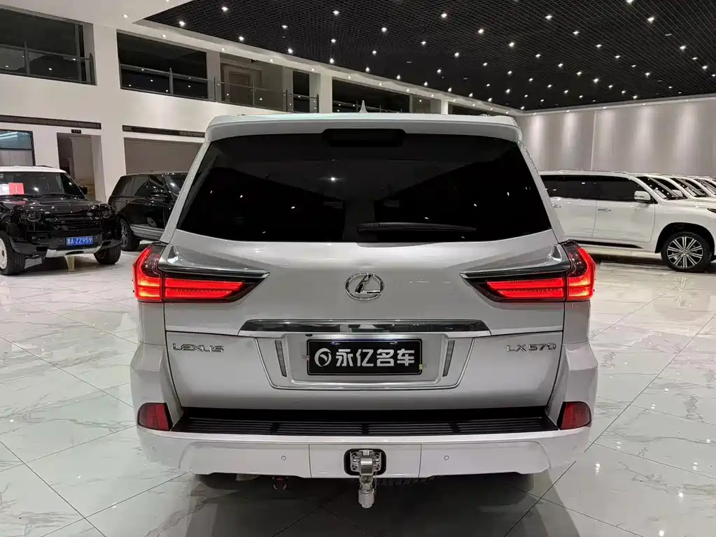 Lexus LX 2018 — фото 15