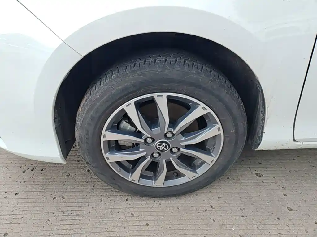 Toyota Yaris L 2021 — фото 23