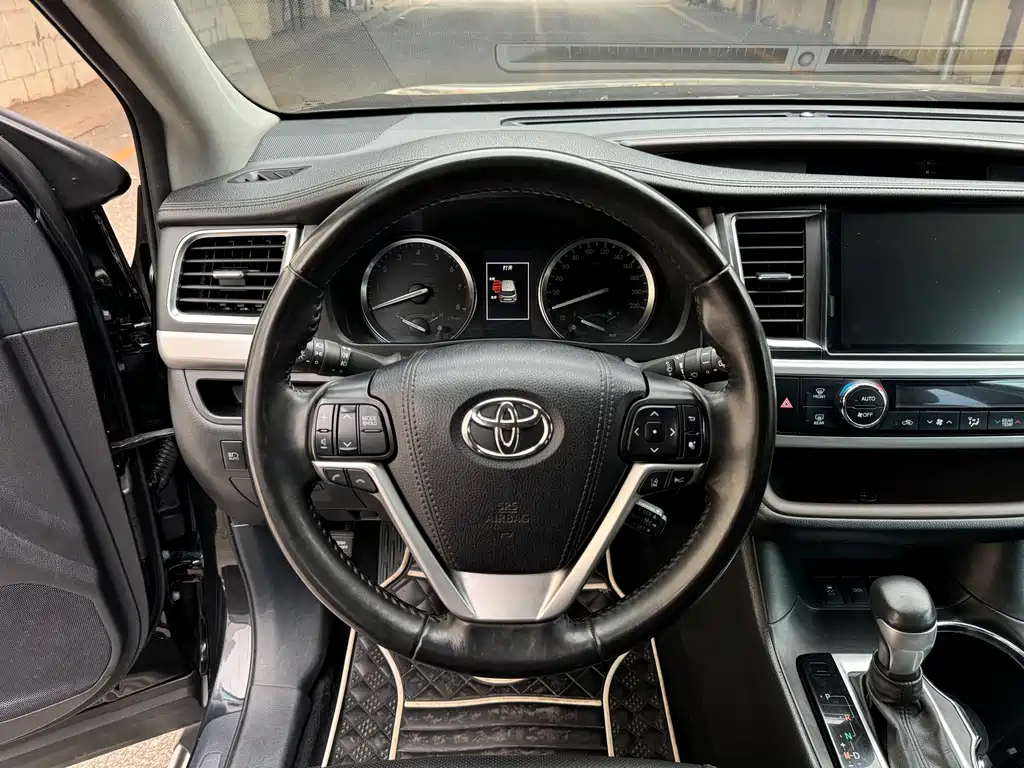 Toyota Highlander 2022 — фото 13