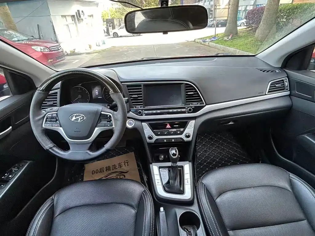 Hyundai Elantra 2018 — фото 9