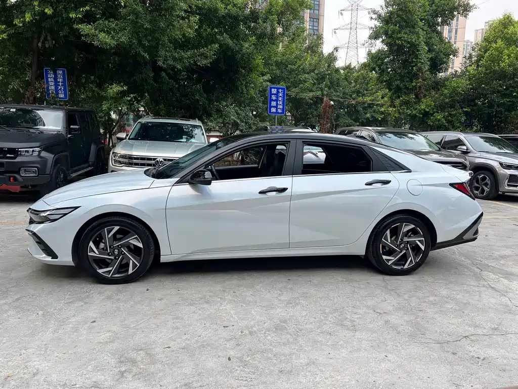 Hyundai Elantra 2024