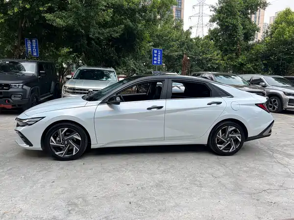 Hyundai Elantra 2024