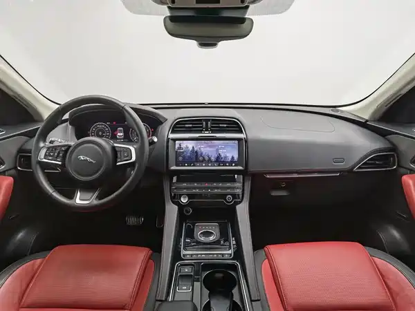 Jaguar F-PACE 2020