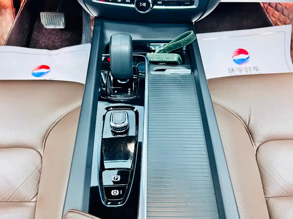 Volvo S60 2023 — фото 16