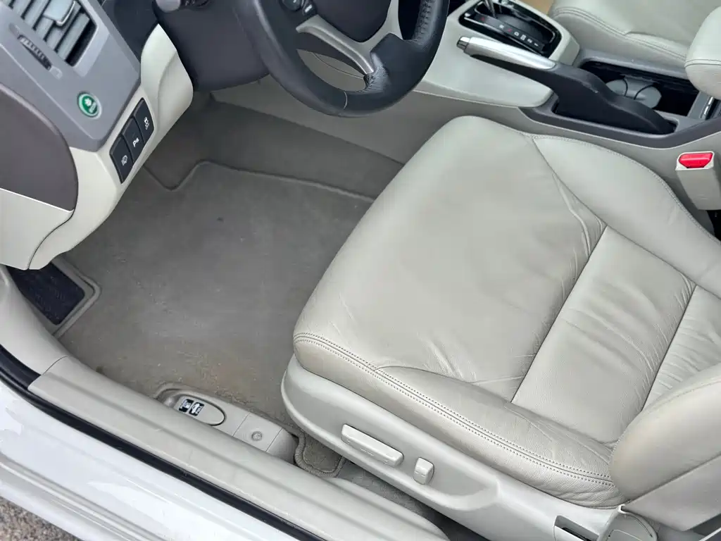 Honda Civic 2014 — фото 19