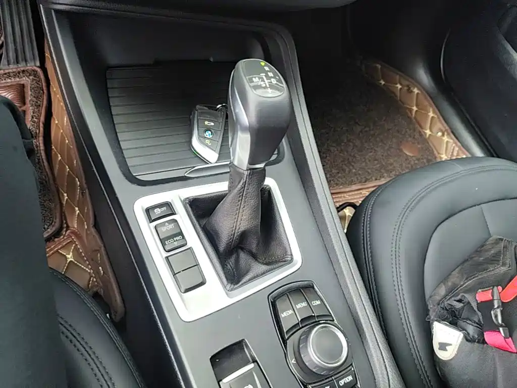 BMW 1 Series 2018 — фото 14