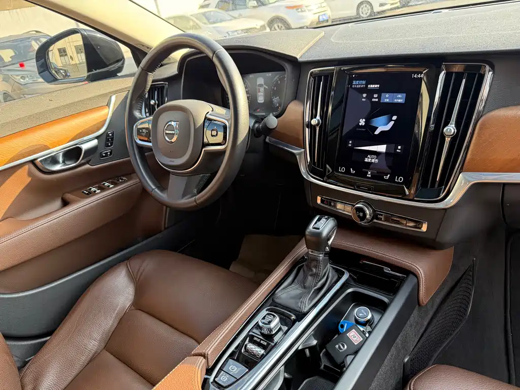 Volvo S90 2020 — фото 23